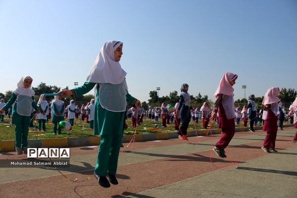 همایش دانش آموزی ۳۰۰۰نفری همیاران ورزش در ناحیه یک اهواز