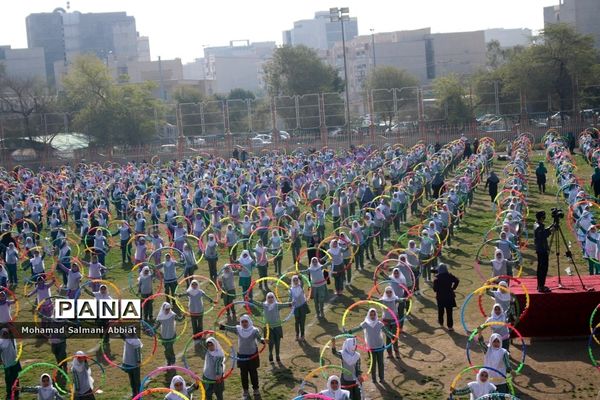 همایش دانش آموزی ۳۰۰۰نفری همیاران ورزش در ناحیه یک اهواز