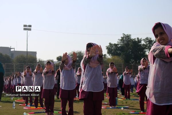 همایش دانش آموزی ۳۰۰۰نفری همیاران ورزش در ناحیه یک اهواز
