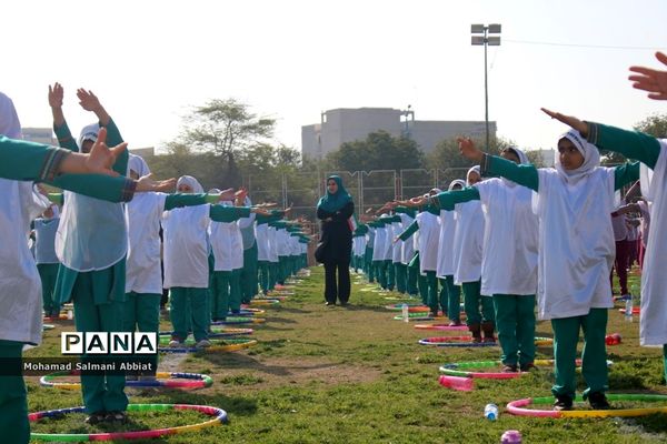 همایش دانش آموزی ۳۰۰۰نفری همیاران ورزش در ناحیه یک اهواز