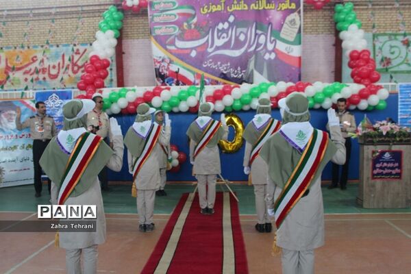 مانور دانش‌آموزی یاوران انقلاب درشهرستان بهارستان