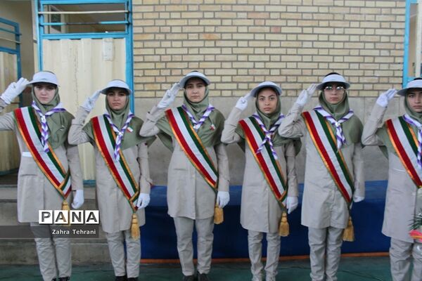 مانور دانش‌آموزی یاوران انقلاب درشهرستان بهارستان