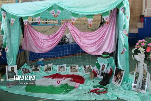 مانور دانش‌آموزی یاوران انقلاب درشهرستان بهارستان
