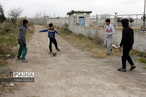 آرزوی کودکان از زمین خاکی تا چمن مصنوعی