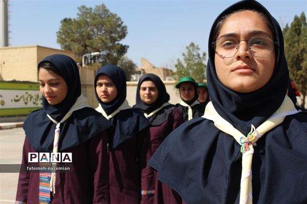 برگزاری دعای ندبه در دبیرستان دخترانه اسحاقیه یزد