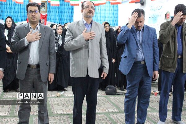 برگزاری دعای ندبه در دبیرستان دخترانه اسحاقیه یزد