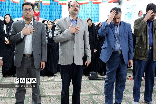 برگزاری دعای ندبه در دبیرستان دخترانه اسحاقیه یزد