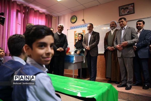 بازدید وزیر آموزش و پرورش از برنامه ویژه مدارس استان البرز