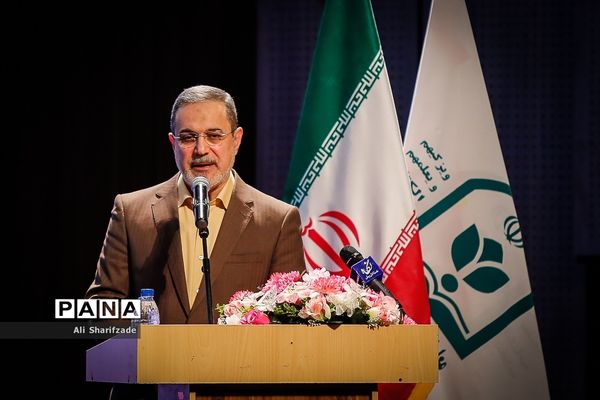 استقبال فرهنگیان از همایش گرامیداشت هفته تربیت اسلامی