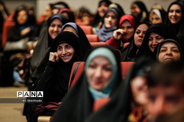 استقبال فرهنگیان از همایش گرامیداشت هفته تربیت اسلامی