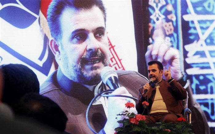 به  فراگیر نمودن جریان آموزش قرآن در دانش آموزان اهتمام می ورزیم