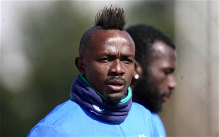 فیلمی که علت برخورد فیزیکی منشا با یک هوادار را نشان می‌دهد