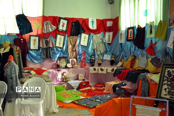 نمایشگاه  توانمندی‌های بانوان استان خراسان جنوبی در هنرستان کوثر