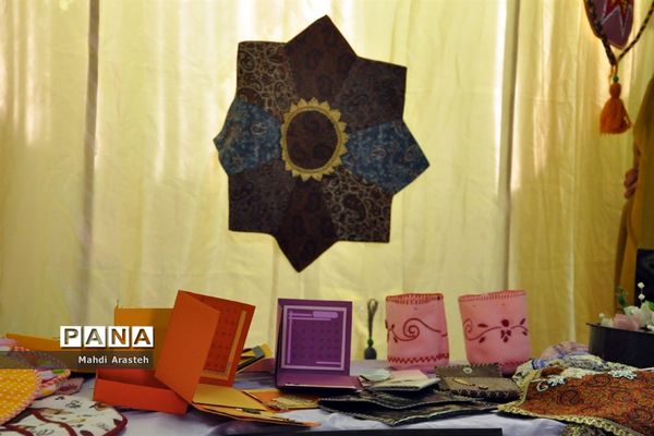 نمایشگاه  توانمندی‌های بانوان استان خراسان جنوبی در هنرستان کوثر