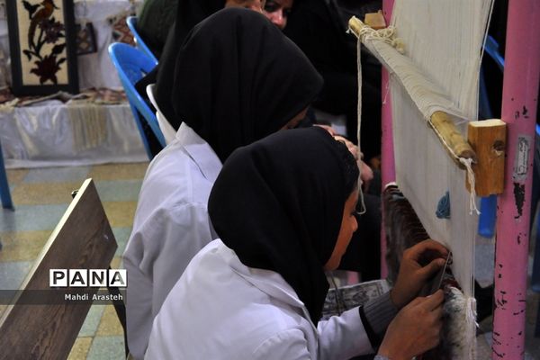 نمایشگاه  توانمندی‌های بانوان استان خراسان جنوبی در هنرستان کوثر