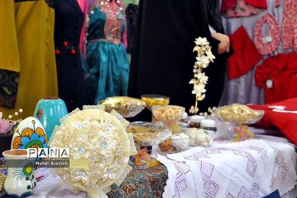 نمایشگاه  توانمندی‌های بانوان استان خراسان جنوبی در هنرستان کوثر