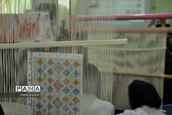 نمایشگاه  توانمندی‌های بانوان استان خراسان جنوبی در هنرستان کوثر