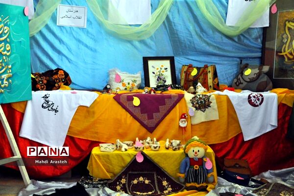 نمایشگاه  توانمندی‌های بانوان استان خراسان جنوبی در هنرستان کوثر