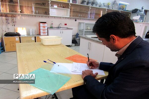 حضور داوران جشنواره خوارزمی در دبیرستان نمونه کاشی نیلوفر