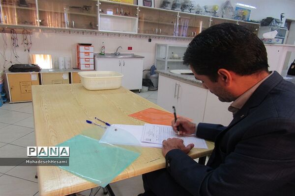 حضور داوران جشنواره خوارزمی در دبیرستان نمونه کاشی نیلوفر