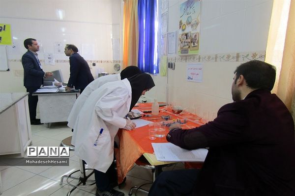 حضور داوران جشنواره خوارزمی در دبیرستان نمونه کاشی نیلوفر