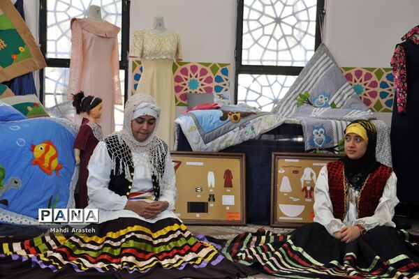 نمایشگاه توانمندی‌های بانوان استان خراسان جنوبی در هنرستان رسالت