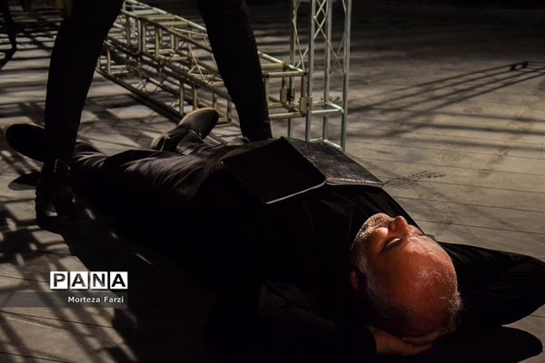 اجرای نمایش آسمان روزهای برفی