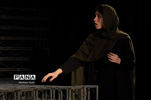 اجرای نمایش آسمان روزهای برفی