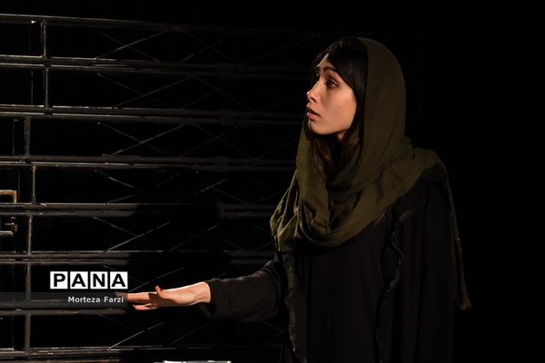 اجرای نمایش آسمان روزهای برفی