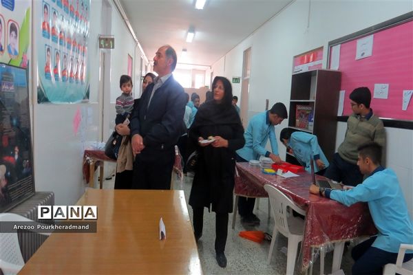 بازارچه کار و فناوری دبیرستان شهید صدوقی دوره اول