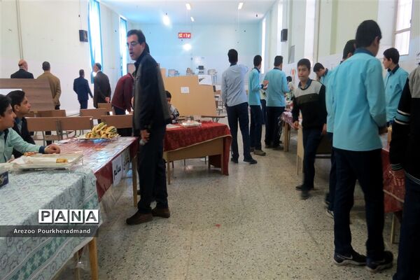 بازارچه کار و فناوری دبیرستان شهید صدوقی دوره اول