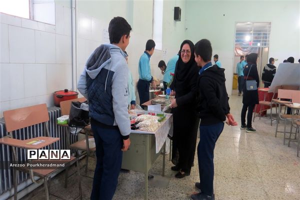 بازارچه کار و فناوری دبیرستان شهید صدوقی دوره اول