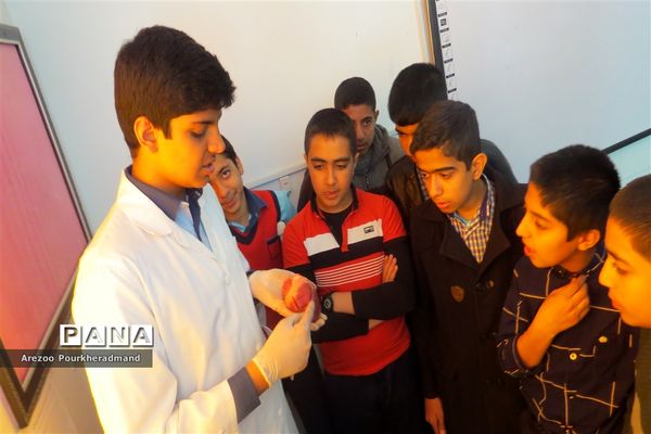 بازارچه کار و فناوری دبیرستان شهید صدوقی دوره اول