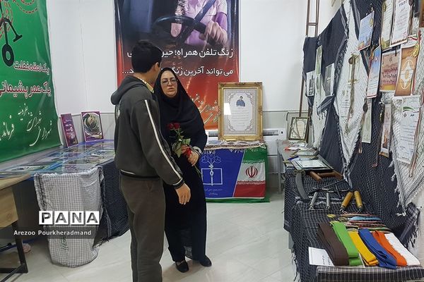 آیین افتتاحیه نمایشگاه توانمندی‌های دانش‌آموزی دبیرستان شهید رحیمی‌فر میبد