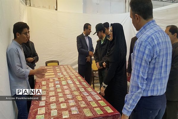 آیین افتتاحیه نمایشگاه توانمندی‌های دانش‌آموزی دبیرستان شهید رحیمی‌فر میبد