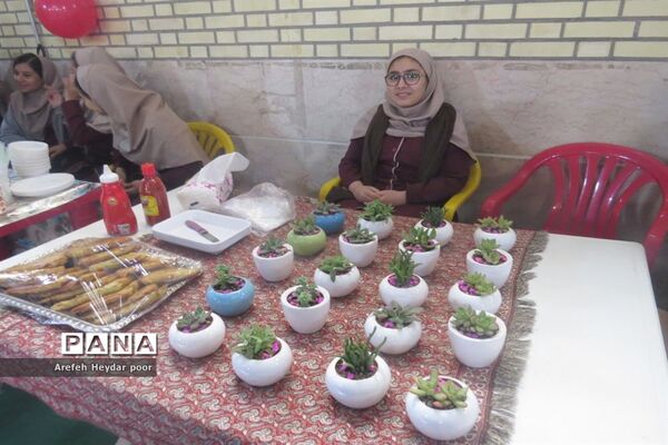 نمایشگاه و بازارچه دست سازهای دانش آموزان  دبیرستان شهیده سهام خیام  بوشهر-2