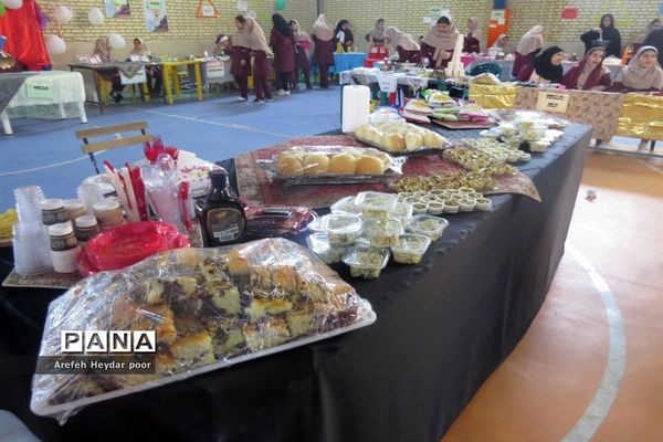 نمایشگاه و بازارچه دست سازهای دانش آموزان  دبیرستان شهیده سهام خیام  بوشهر-2