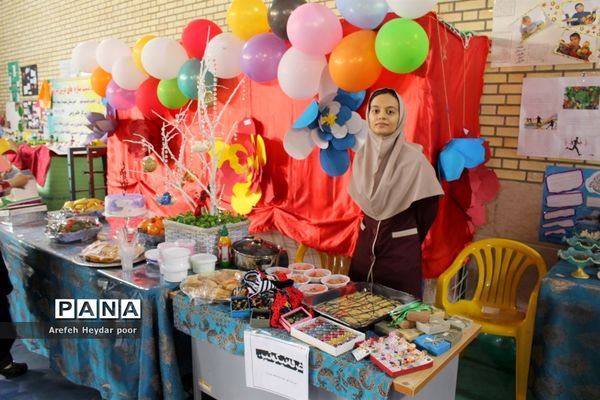 نمایشگاه و بازارچه دست سازهای دانش آموزان  دبیرستان شهیده سهام خیام  بوشهر-2