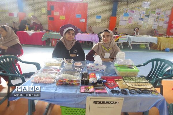 نمایشگاه و بازارچه دست سازهای دانش آموزان  دبیرستان شهیده سهام خیام  بوشهر-2