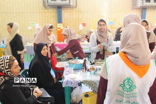 نمایشگاه و بازارچه دست سازهای دانش آموزان  دبیرستان شهیده سهام خیام  بوشهر-2