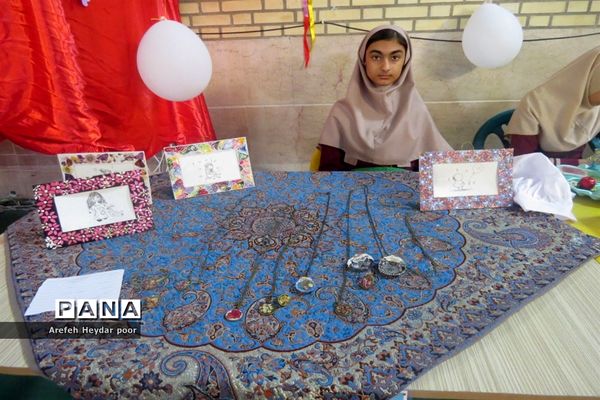 نمایشگاه و بازارچه دست سازهای دانش آموزان  دبیرستان شهیده سهام خیام  بوشهر-2