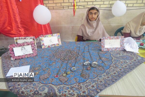 نمایشگاه و بازارچه دست سازهای دانش آموزان  دبیرستان شهیده سهام خیام  بوشهر-2
