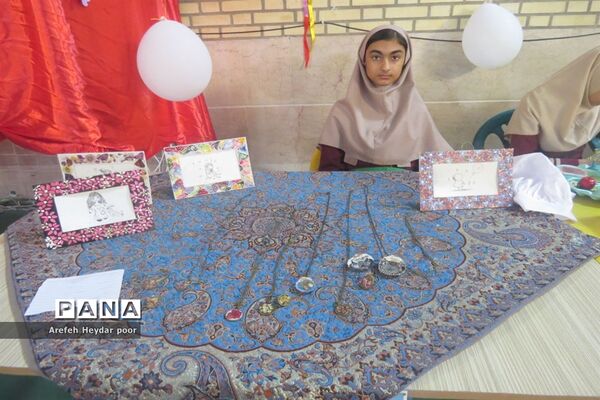 نمایشگاه و بازارچه دست سازهای دانش آموزان  دبیرستان شهیده سهام خیام  بوشهر-2