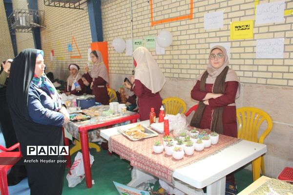 نمایشگاه و بازارچه دست سازهای دانش آموزان  دبیرستان شهیده سهام خیام  بوشهر-2