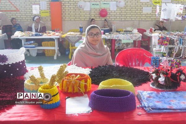نمایشگاه و بازارچه دست سازهای دانش آموزان  دبیرستان شهیده سهام خیام  بوشهر-2