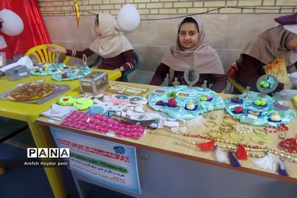 نمایشگاه و بازارچه دست سازهای دانش آموزان  دبیرستان شهیده سهام خیام  بوشهر-2