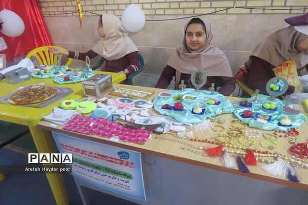 نمایشگاه و بازارچه دست سازهای دانش آموزان  دبیرستان شهیده سهام خیام  بوشهر-2