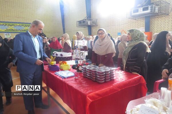 نمایشگاه و بازارچه دست سازهای دانش آموزان  دبیرستان شهیده سهام خیام  بوشهر-2