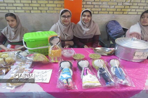 نمایشگاه و بازارچه دست سازهای دانش آموزان  دبیرستان شهیده سهام خیام  بوشهر-2