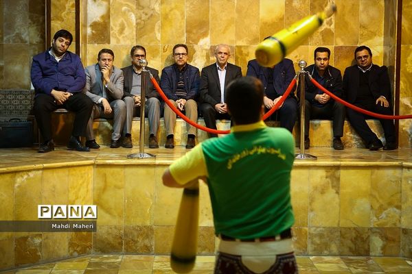 بازدید فعالان ضدجنگ آمریکایی از باغ موزه قصر